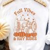 White Fall Vibes &Hay Rides Pumpkin Print Pullover Sweatshirt