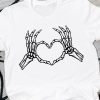 White Skeleton Heart Shape Print O-neck Graphic Tee