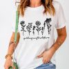 White Flower Letter Graphic Print Short Sleeve T Shirt