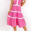 Feminine And Elegant Vintage-Inspired Flowy Midi Dress With Contrast Trim