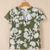 Chic Women's Green Floral Print Short Sleeve Blouse with Split Neck Design - Image 15