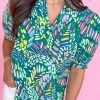 Chic Women's Green Brushwork Geometric Print Puff Sleeve Blouse with Notched Neck - Image 10